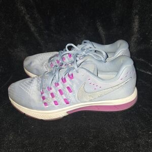 Nike Women's Air Zoom Vomero 11